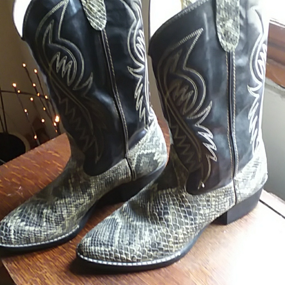Western style womens  boots